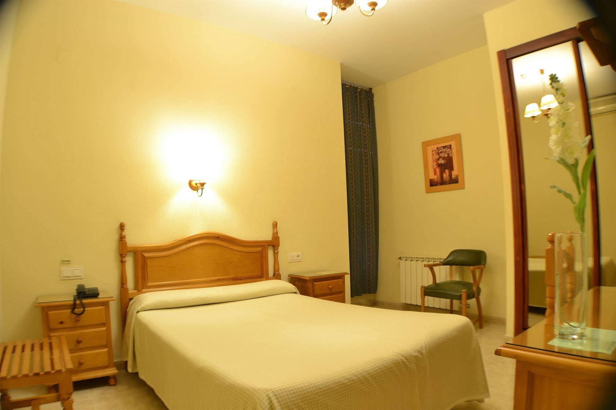 Hotel Sur Малага Екстериор снимка